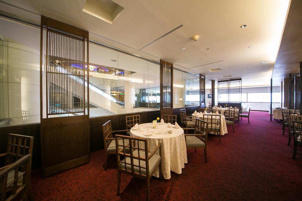 에버그린 플라자 호텔 - 타이난 외부 사진 The interior of the restaurant