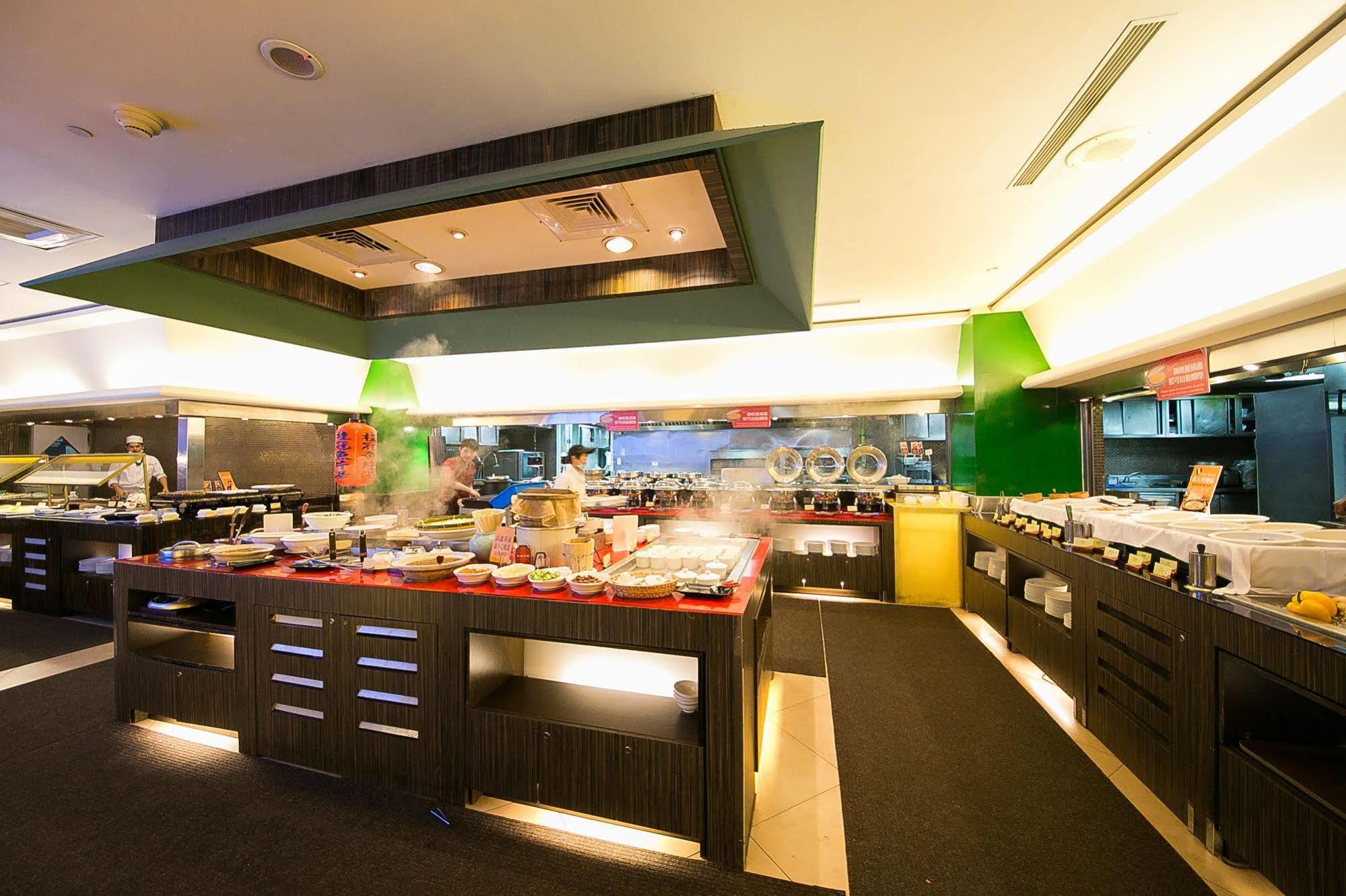 에버그린 플라자 호텔 - 타이난 외부 사진 A buffet restaurant in Singapore
